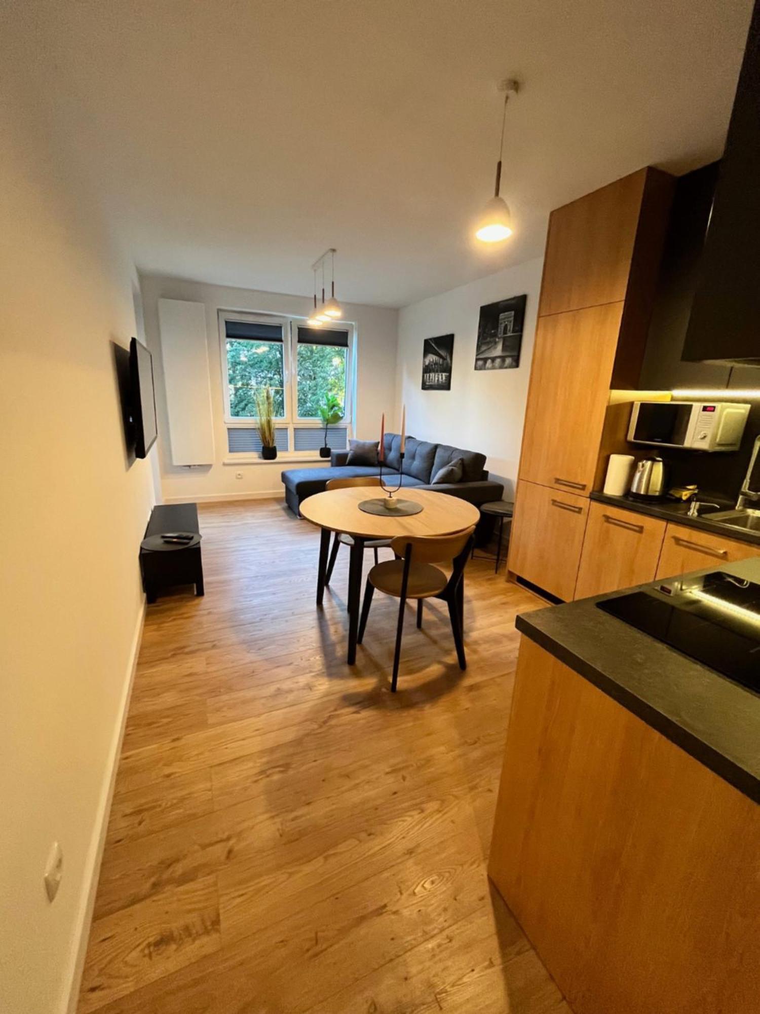 Apartament Julia 1-4 Os Starowapiennikowa 42A Z Balkonem I Klimatyzacja Kielce Bagian luar foto